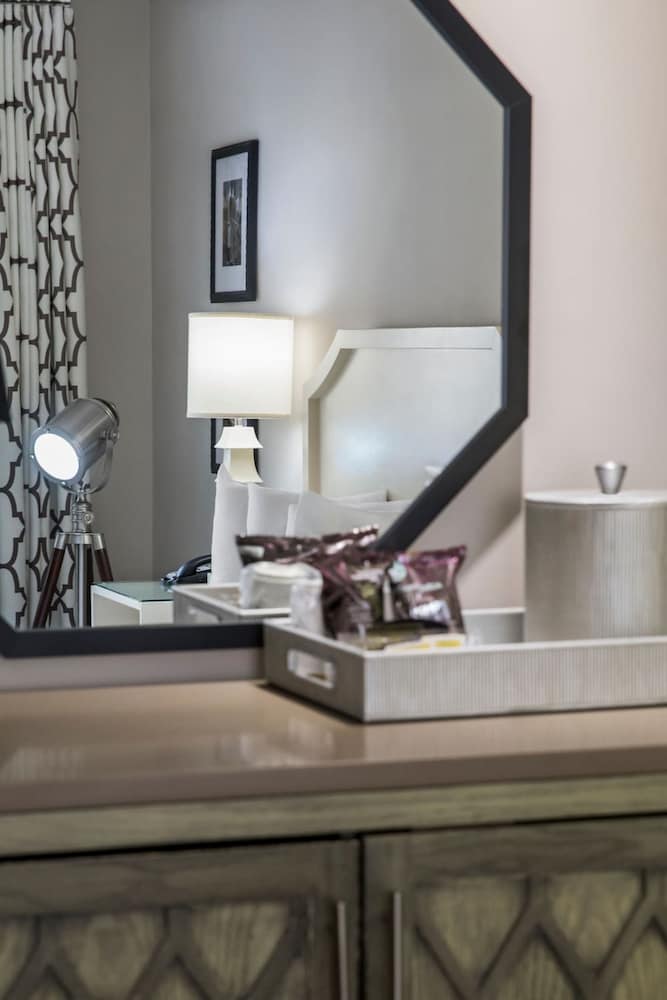 Deluxe Room, 1 Queen Bed, Refrigerator & Microwave, City View