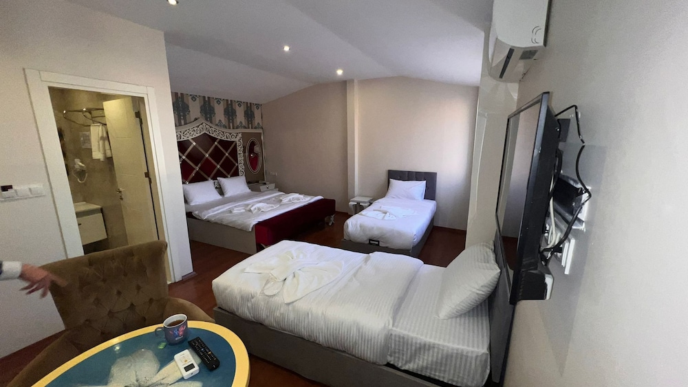 Standard Quadruple Room, City View photo 1