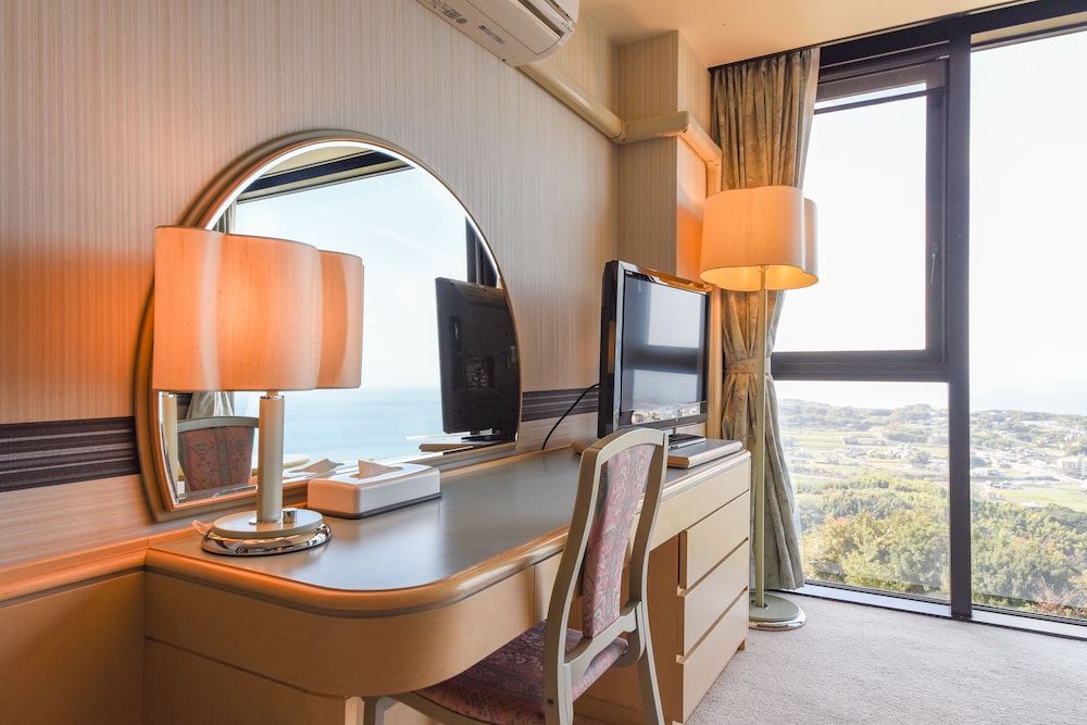 Triple Room With An Extra Bed, Private Bathroom, Smoking
