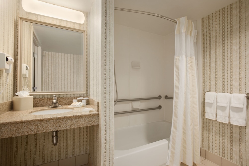 Room, Accessible - Photo 5
