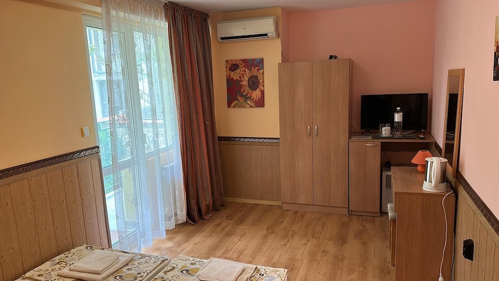 Basic Double or Twin Room photo 2