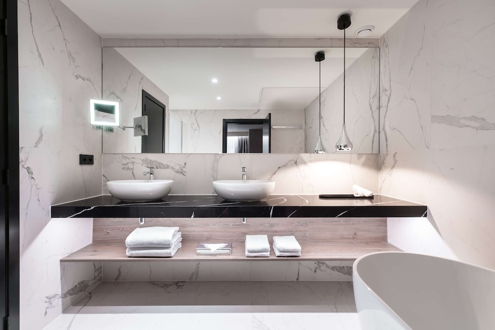 Suite (Apartment) thumbnail 5