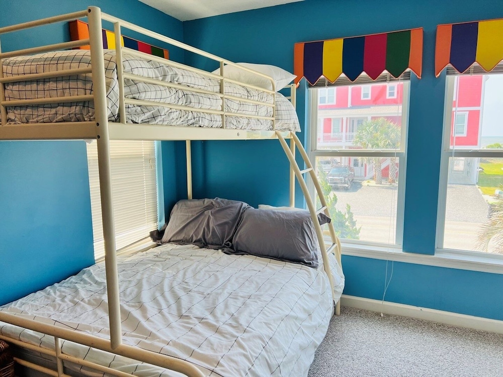 House, 4 Bedrooms photo 2