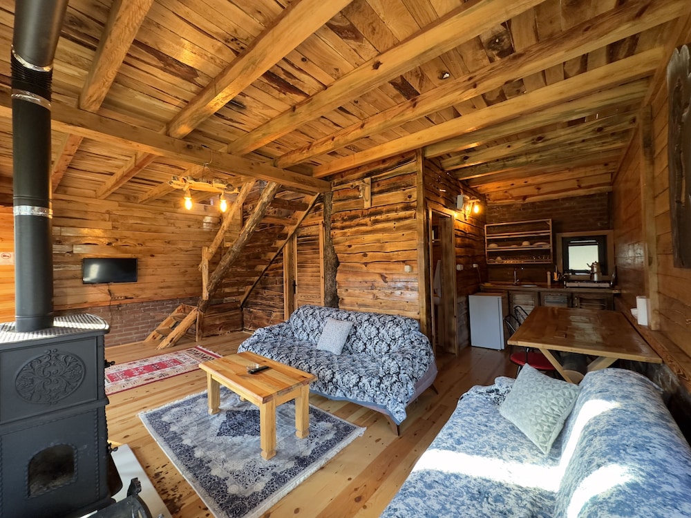 Luxury Chalet, 2 Bedrooms, Hot Tub, Mountain View photo 1