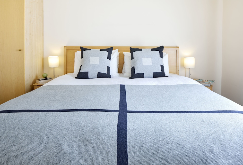 Three Bedroom (6 share) photo 1