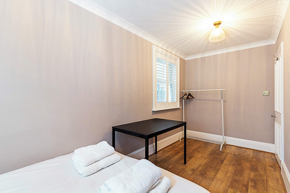 Basic Apartment photo 2