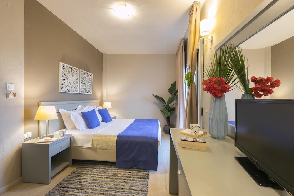 Double Room with Pool View