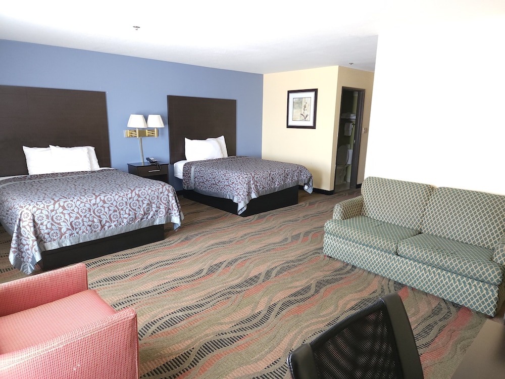 Studio Suite, 2 Queen Beds, Non Smoking - Photo 3
