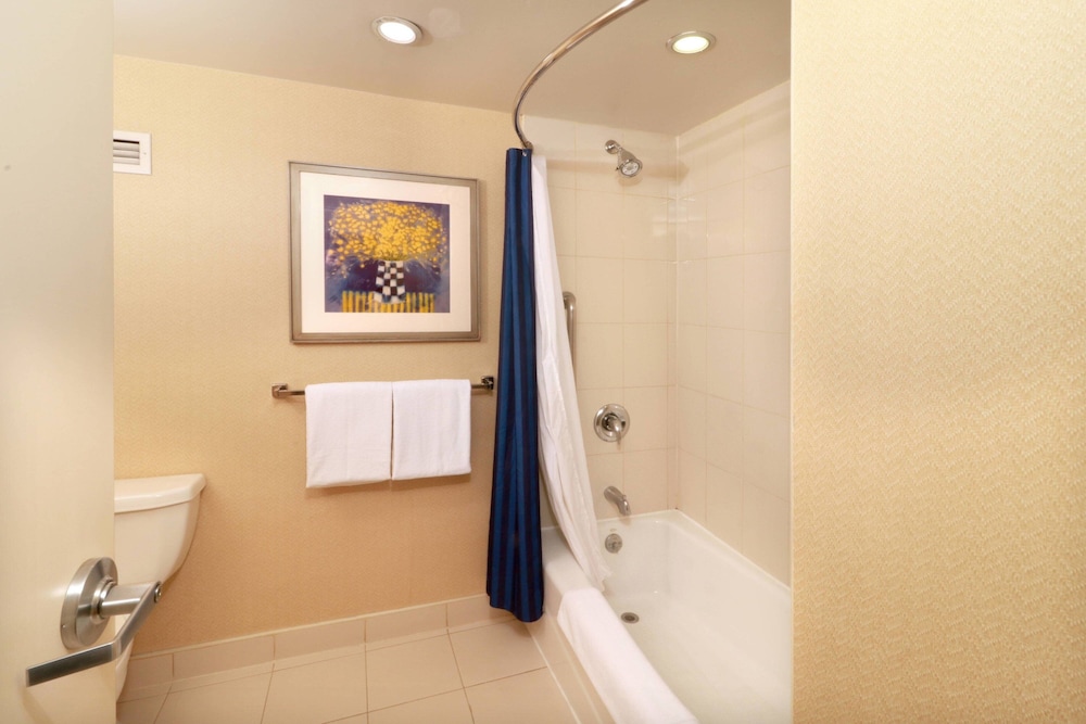 Executive Room, 1 King Bed, Executive Level - Photo 5