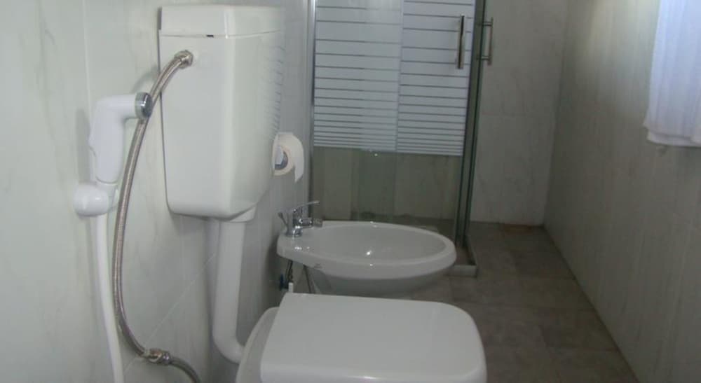 Basic Double Room, Multiple Beds, Mountain View photo 3