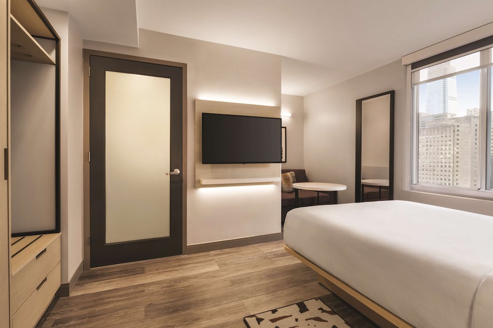 Studio Suite, 1 King Bed, Accessible (Roll-In Shower)