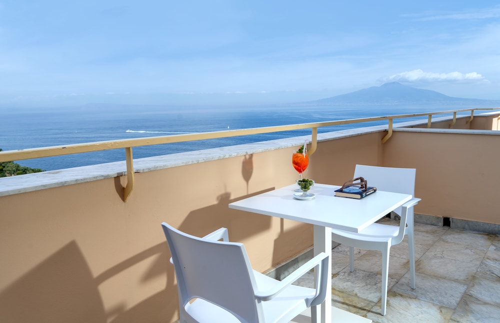 Superior Triple Room, Terrace, Sea View - Photo 8
