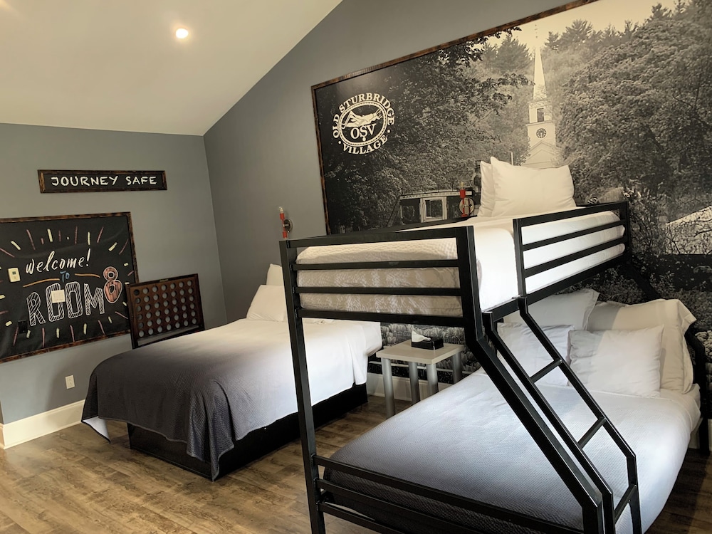 Suite, Multiple Beds, Non Smoking - Photo 6