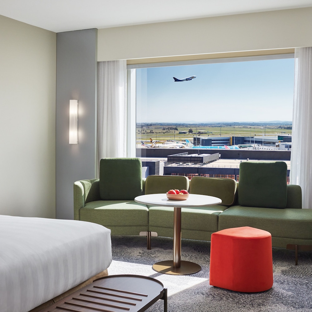 Deluxe Twin Room - Runway View - Photo 4