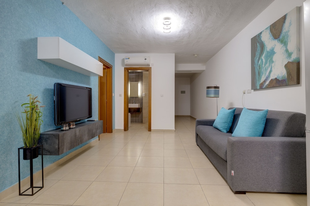 Deluxe Apartment (2 bedrooms, 1 living room) photo 1