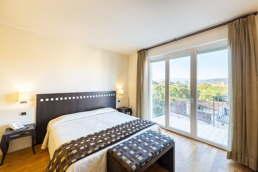 Superior Double Room, Balcony - Photo 4