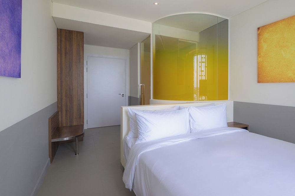 Room, 1 Queen Bed, River View - Photo 2