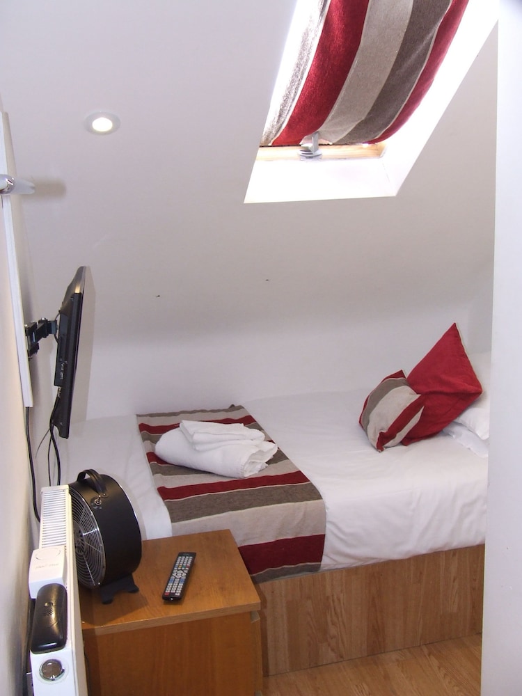 Twin Room, Private Bathroom photo 2
