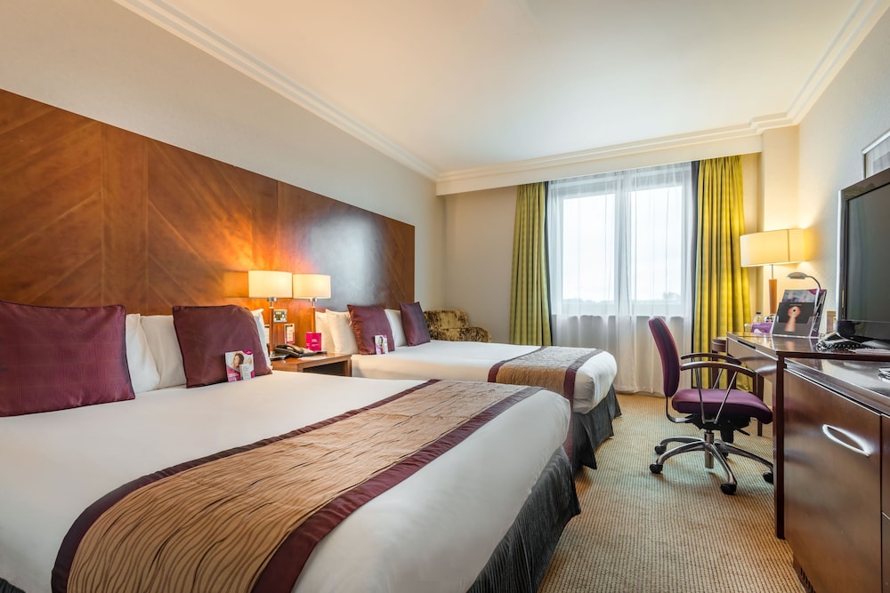 Standard Room, 2 Double Beds, Lake View