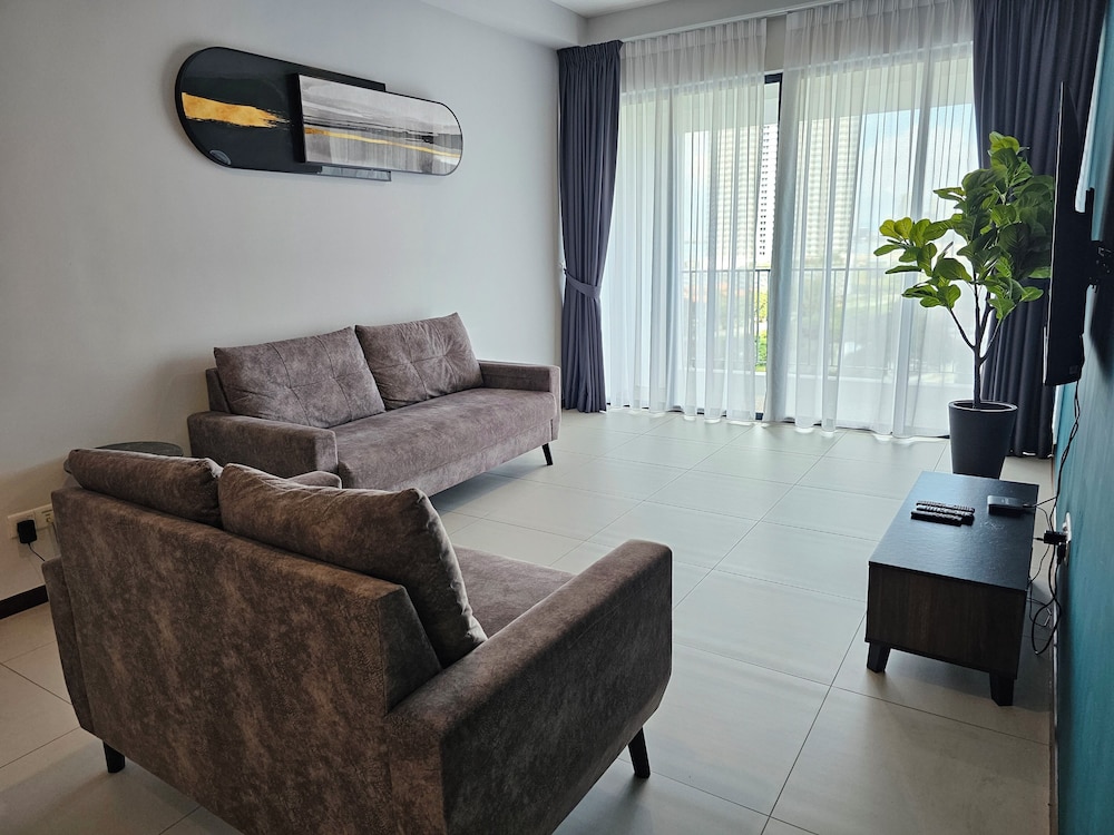 Family Seaview Suite with 3 Rooms by The Only Bnb - Photo 1