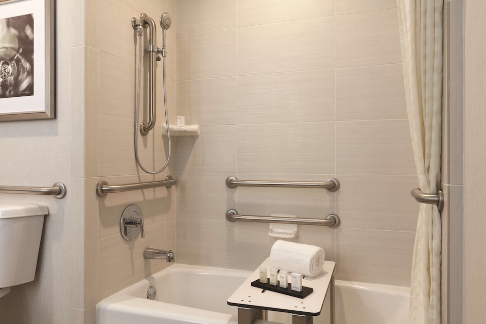 Suite, 1 Queen Bed, Accessible, Bathtub - Photo 5