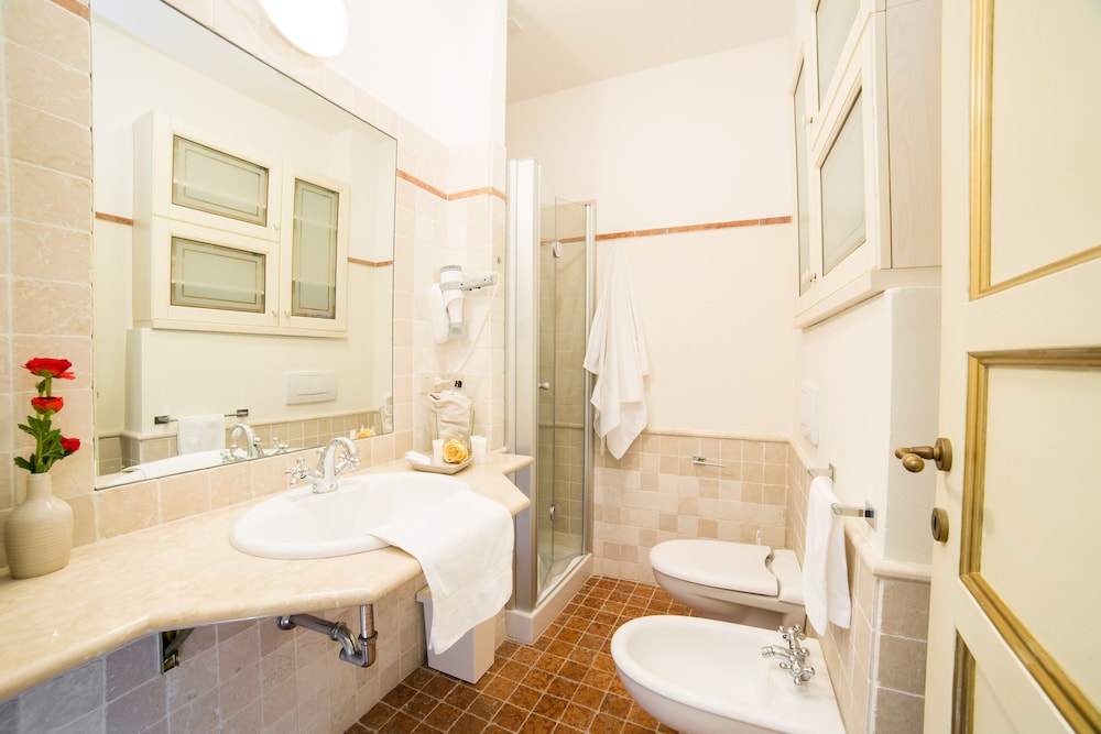 Classic Apartment, 1 Bedroom, Private Bathroom, City View photo 3