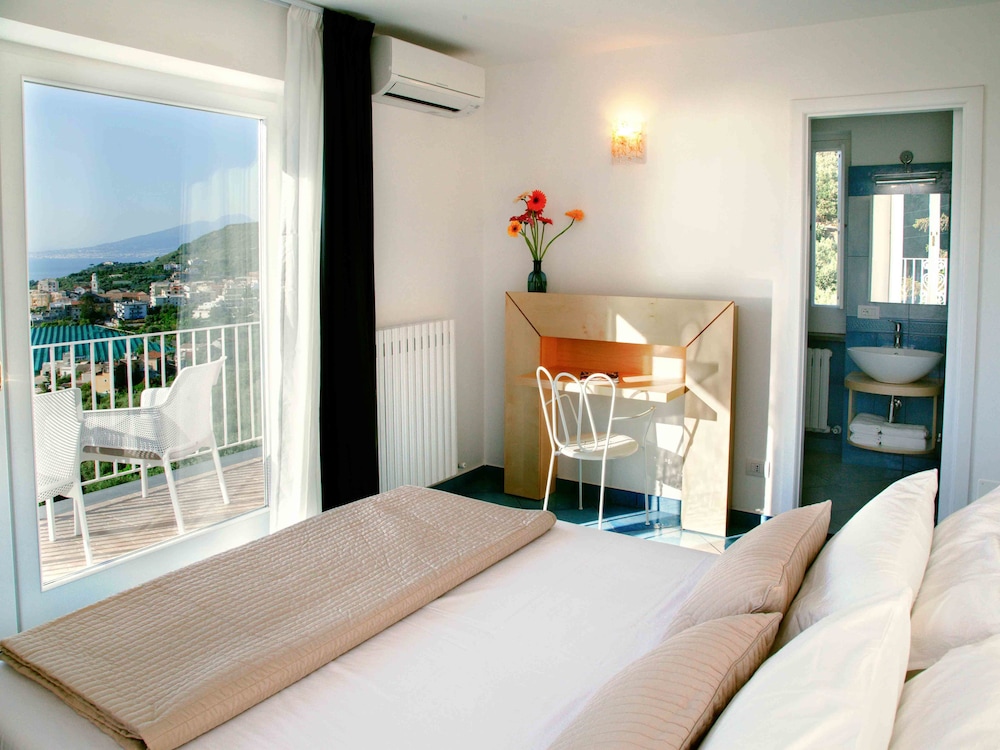 Superior Double Room, 1 Bedroom, Balcony, Sea Facing photo 3