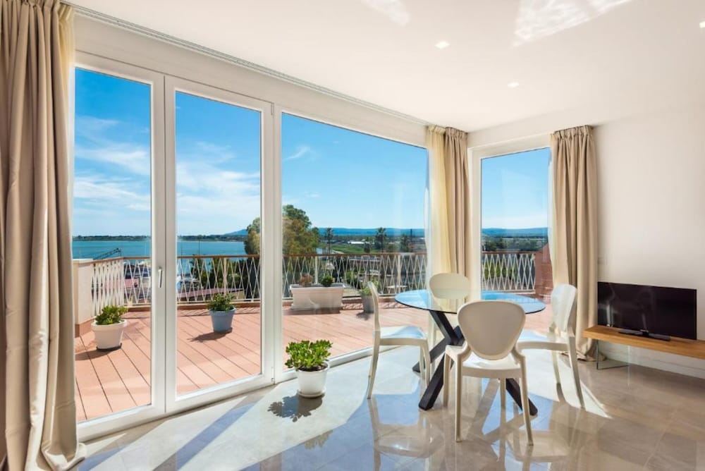 Deluxe Apartment, 1 Double Bed, Sea View photo 2