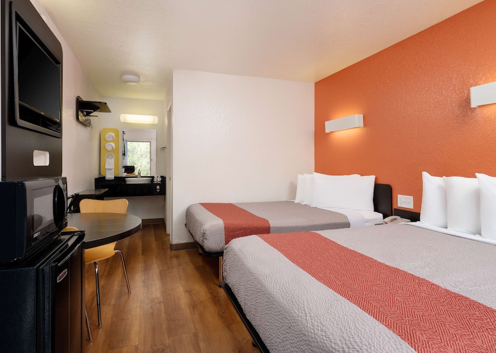 Standard Room, 2 Double Beds, Non Smoking photo 2