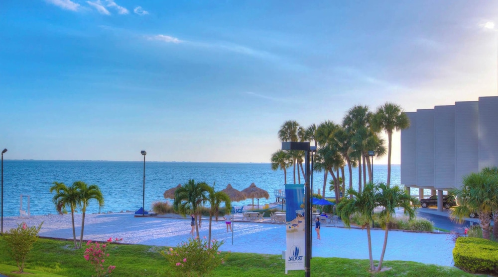 The Flamingo Balcony Waterview Heated Pool, Foto 4