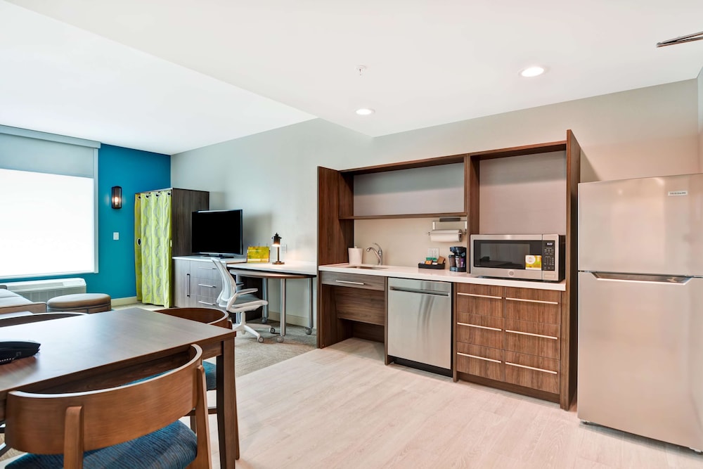 Traditional Suite, 1 King Bed, Accessible (Roll-In Shower) - Photo 2