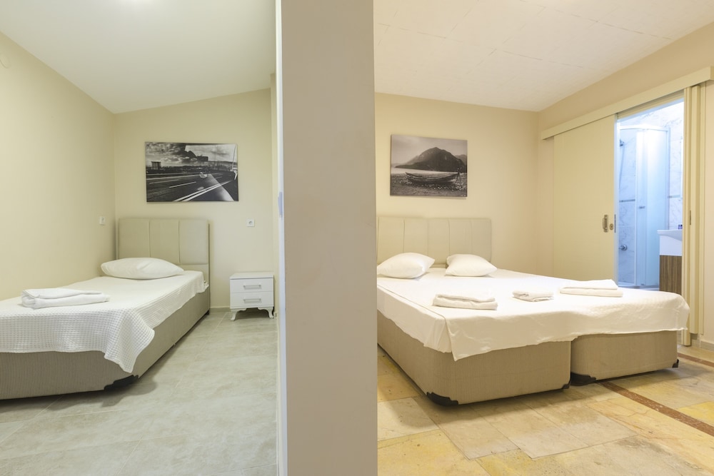 Standard Room, 2 Bedrooms, Courtyard View photo 1
