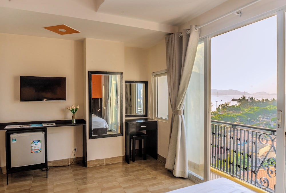 Deluxe Triple Room, Balcony, Sea View