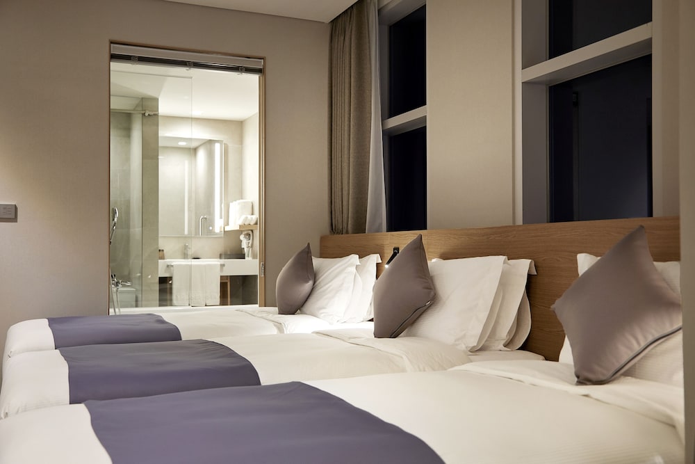 Deluxe Twin Room, Bathtub photo 2