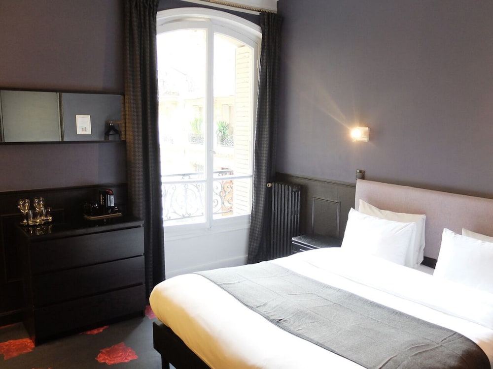 Executive Room thumbnail 5