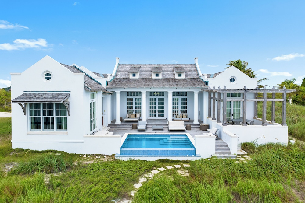 Four Bedroom Luxury Villa with Private Pool (Non Smoking)