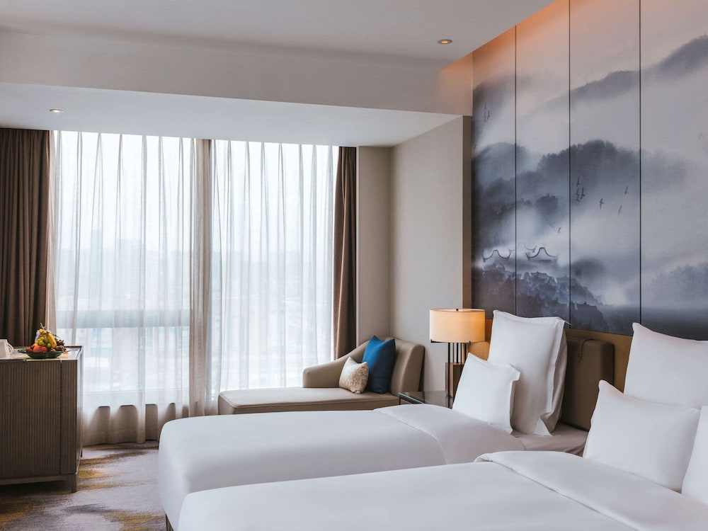 Deluxe Room, Multiple Beds, City View (Premium)