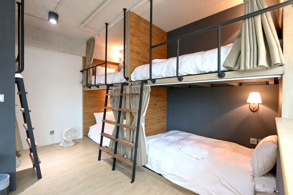 Cube (Female Only + Shared Bathroom) photo 3