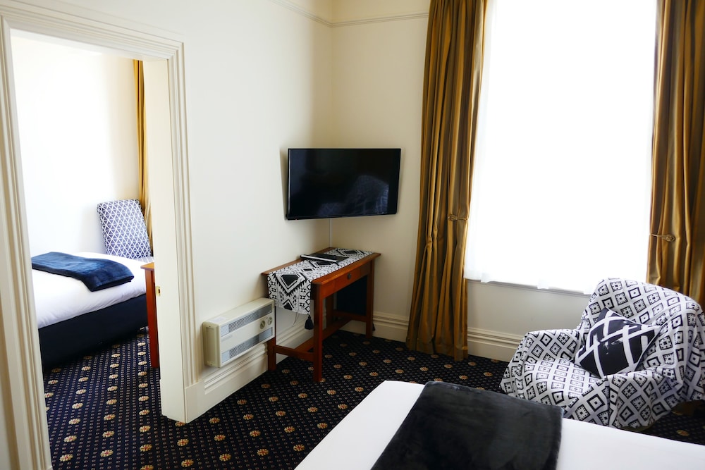 Deluxe Triple Suite