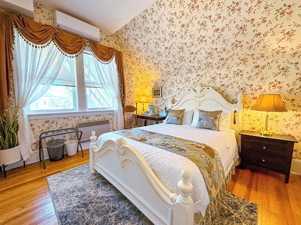 The Charlotte Room-On 2nd floor photo 1