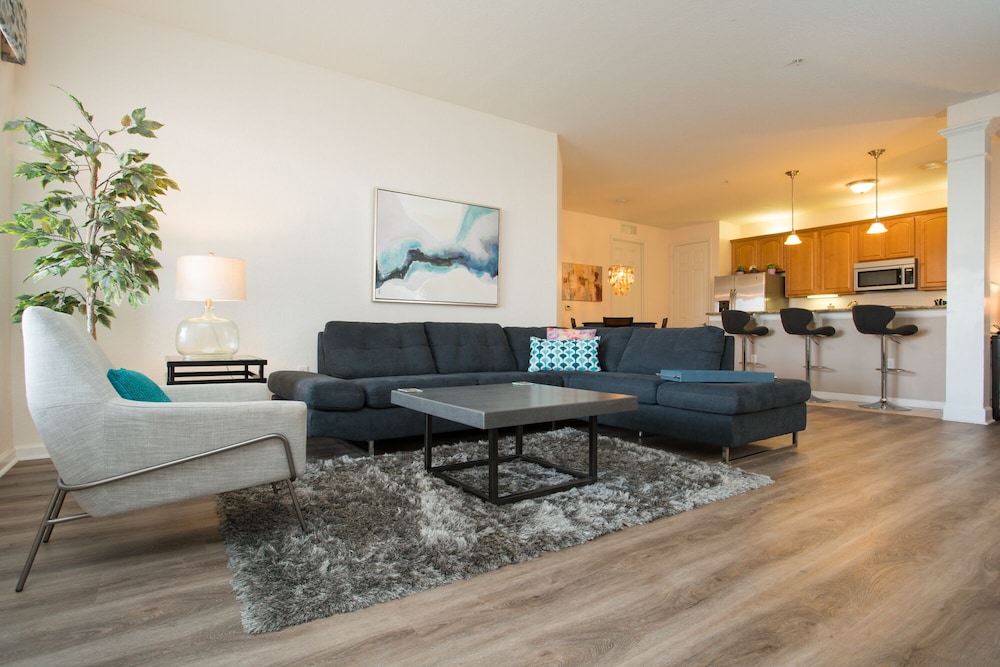 Deluxe 3 Bedroom Condo (6203,7305)