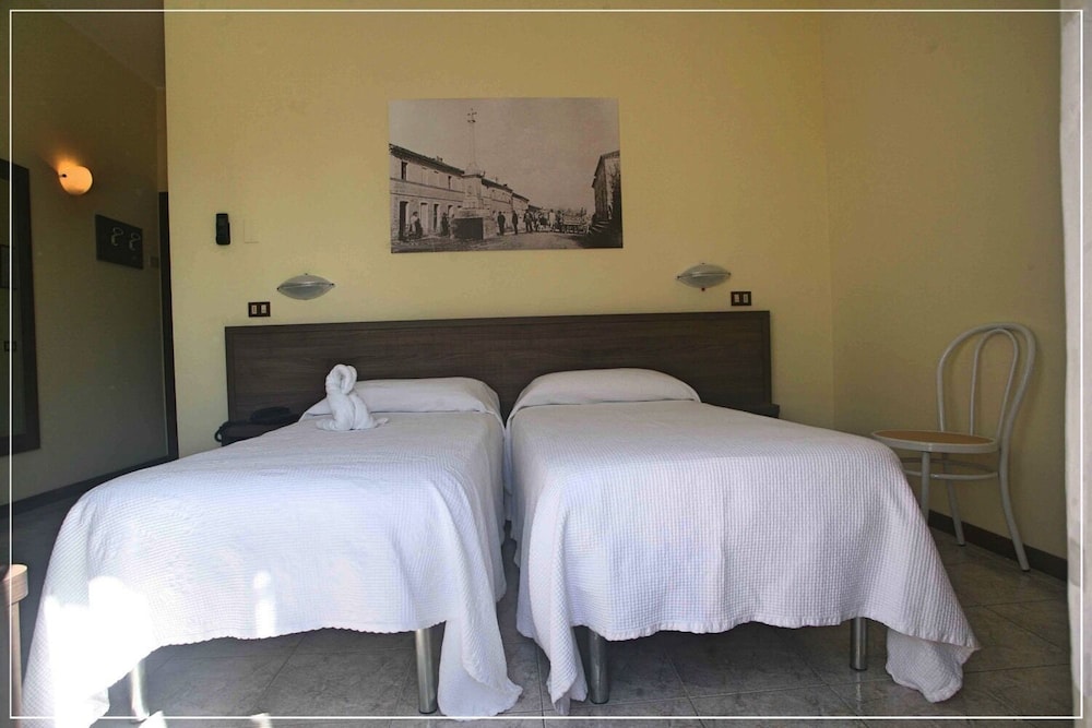 Double Room - Photo 8