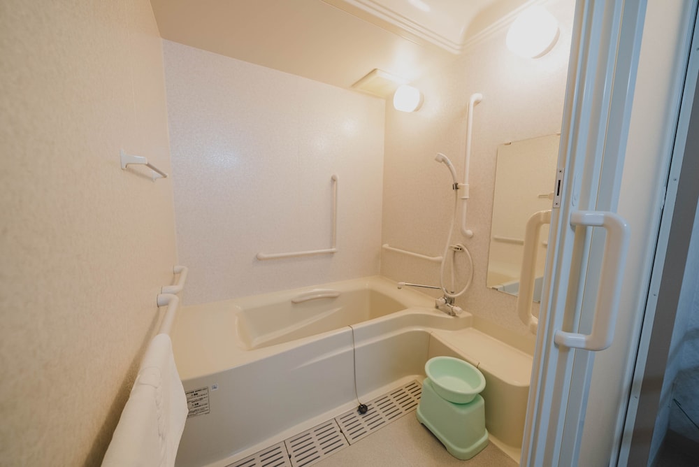 Basic Twin Room photo 2