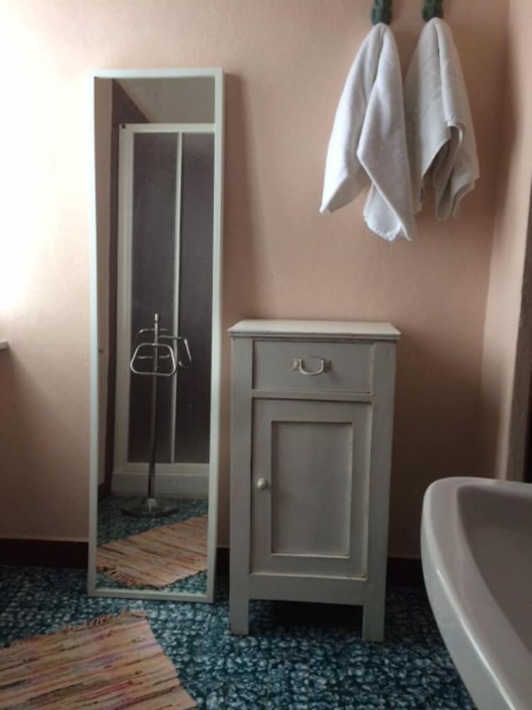 Classic Double Room, Private Bathroom - Photo 3