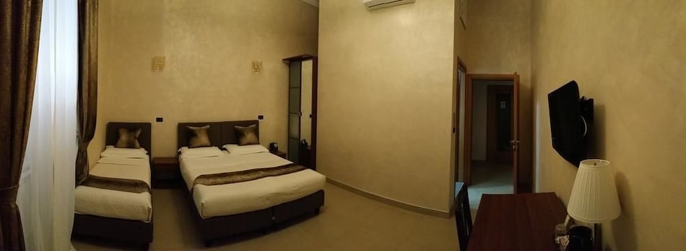 Triple Room, Private Bathroom photo 2