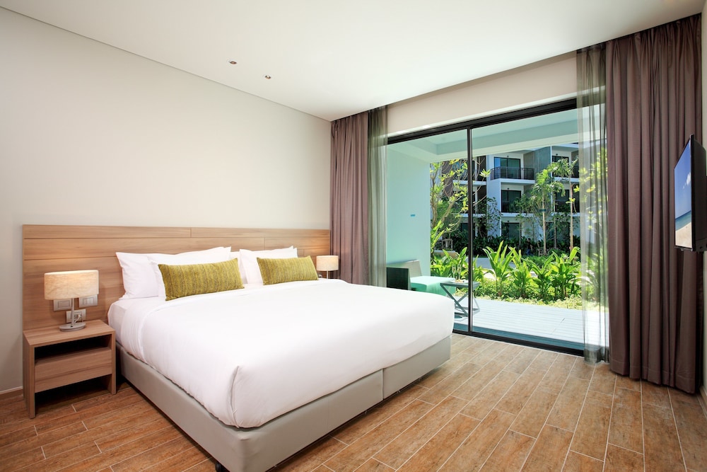 Premier Suite, 1 King Bed photo 3