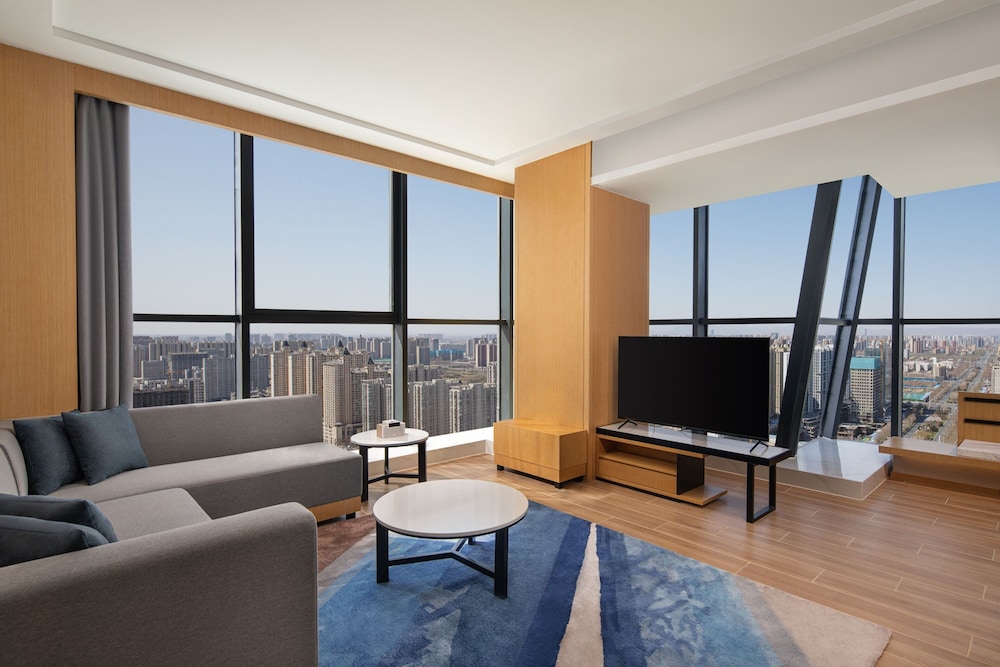 Suite, 1 King Bed, City View photo 1