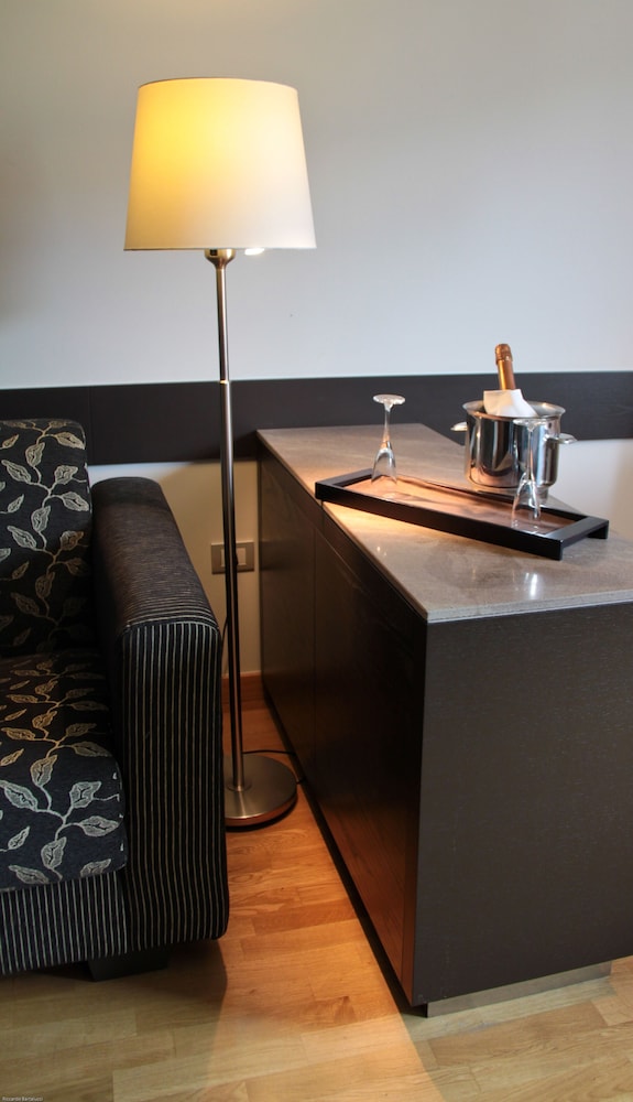 Suite, 2 Bedrooms, Annex Building