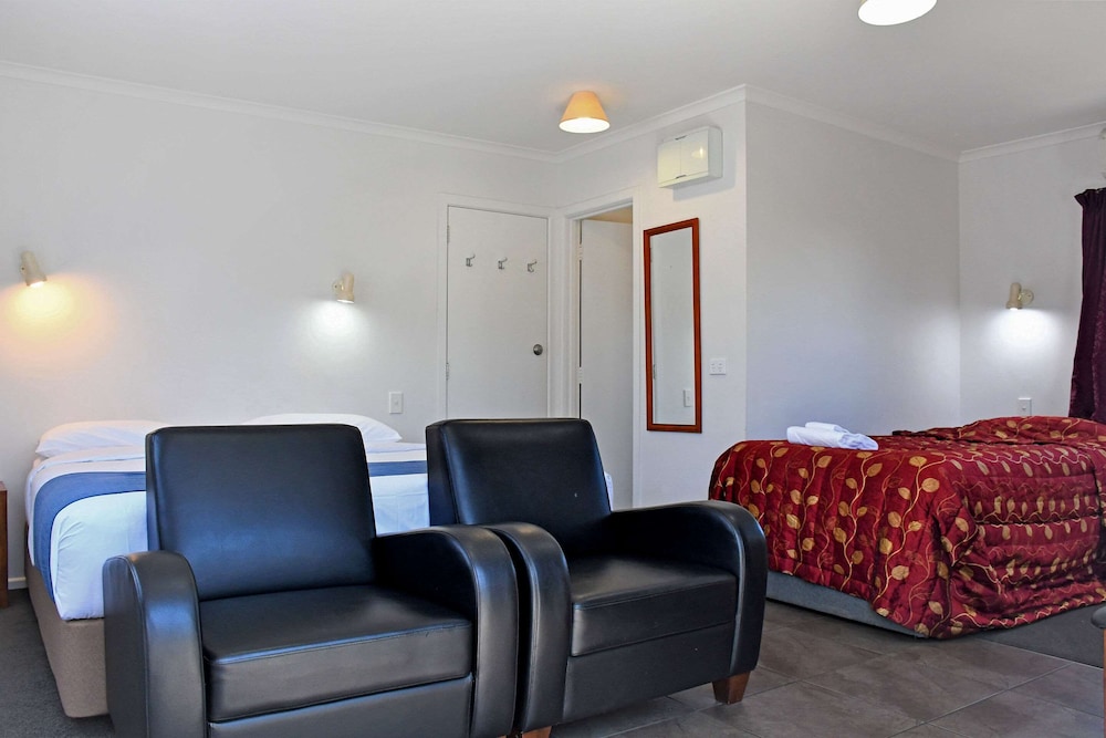 Room, Multiple Beds, Non Smoking - Photo 6