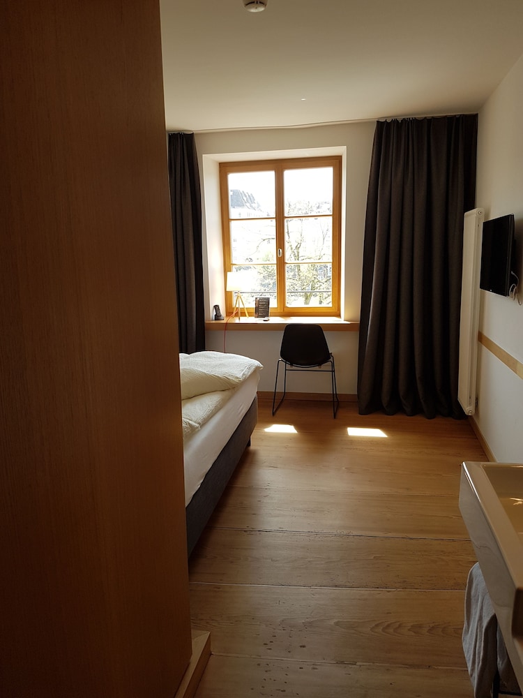 Single Room, River View photo 3